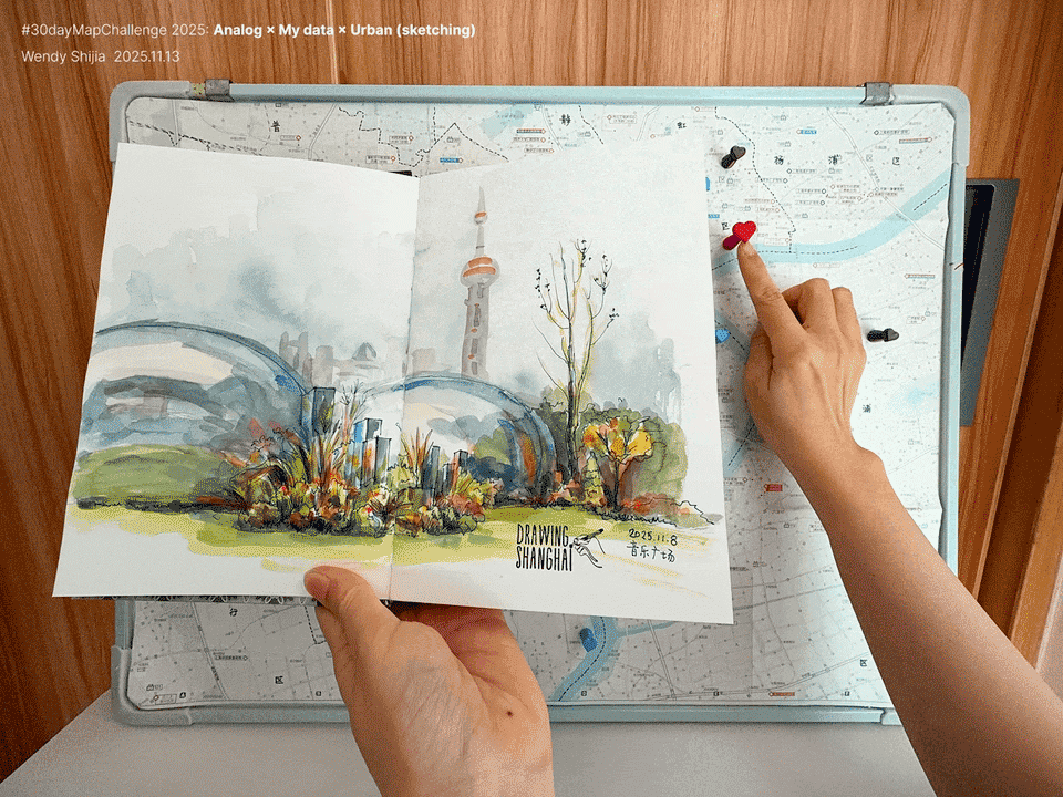 o mapa final com os marcadores coloridos e a autora mostrando a ilustraçao feita no local apontado